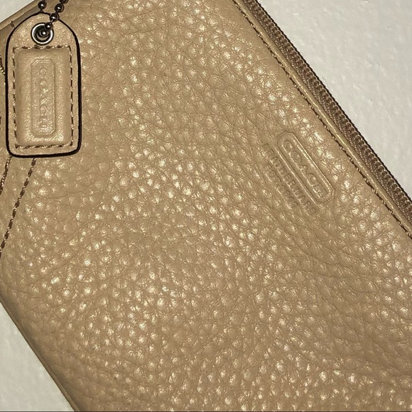 New! Coach Leather Tan Wristlet - Picture 3 of 9